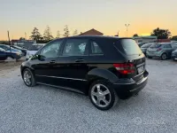 Usata Mercedes B200 140 CV (102 kW) 2005 Nero Monovolume