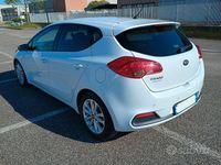 Begagnad Kia Ceed Active 90 HK (66 kW) 2013 Vit Halvkombi