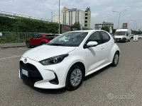 Usata Toyota Yaris Hybrid Active 116 CV (85 kW) 2025 Bianco Berlina