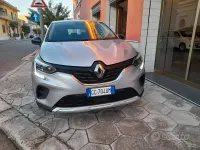 Usata Renault Captur 101 CV (74 kW) 2021 Grigio SUV