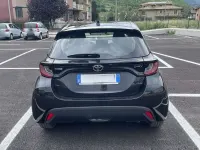 Usata Toyota Yaris Hybrid Active 92 CV (67 kW) 2024 Nero Berlina
