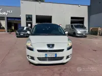 Usata Peugeot 5008 Family 112 CV (82 kW) 2011 Bianco Monovolume