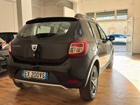 Usata Dacia Sandero Stepway 90 CV (66 kW) 2014 Nero Berlina