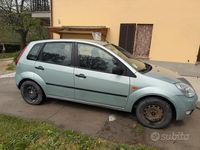 Begagnad Ford Fiesta 75 HK (55 kW) 2004 Halvkombi