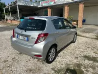 Usata Toyota Yaris Lounge 90 CV (66 kW) 2013 Argento Utilitaria