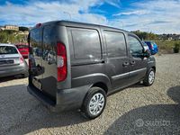 Usata Fiat Doblò 85 CV (62 kW) 2009 Grigio Monovolume
