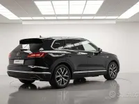 Usata VW Touareg Elegance 314 CV (230 kW) 2023 Nero SUV