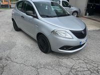 Usata Lancia Ypsilon Silver 69 CV (50 kW) 2020 Argento Utilitaria