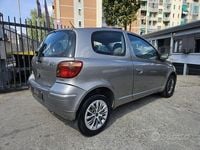 Usata Toyota Yaris 65 CV (47 kW) 2005 Grigio Berlina