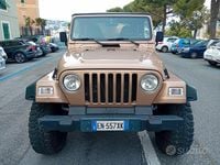 Usado Jeep Wrangler 241 HP (177 kW) 2001 Dourado SUV