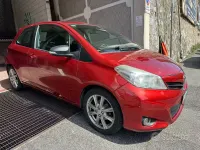 Usata Toyota Yaris Lounge+ 99 CV (72 kW) 2012 Rosso Utilitaria