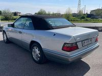 Usata Mercedes E200 136 CV (100 kW) 1994 Argento Cabrio