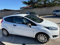 Gebraucht Ford Fiesta 75 PS (55 kW) 2015 Weiß Van