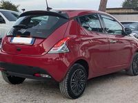 Usata Lancia Ypsilon Gold 70 CV (51 kW) 2022 Rosso Utilitaria