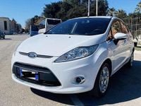 Usata Ford Fiesta 70 CV (51 kW) 2011 Bianco Utilitaria