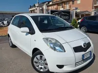 Usata Toyota Yaris Sol 69 CV (50 kW) 2008 Bianco Utilitaria
