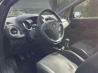 Usata Fiat Punto Young 77 CV (56 kW) 2014 Nero Utilitaria