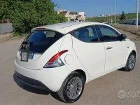 Usata Lancia Ypsilon 77 CV (56 kW) 2013 Bianco Utilitaria