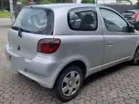 Begagnad Toyota Yaris 68 HK (50 kW) 2000 Grå Sedan