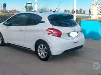 usata Peugeot 208 1.4 e-HDI 68 cv S&S AUTOMATICA 3 PORTE