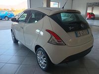 Usata Lancia Ypsilon Gold 69 CV (50 kW) 2015 Bianco Utilitaria