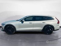 Usata Volvo V60 CC Pro 190 CV (139 kW) 2019 Argento Station wagon