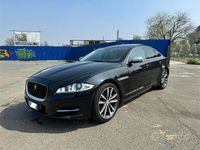 Usata Jaguar XJ Premium Luxury 275 CV (202 kW) 2015 Nero Berlina