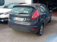 Usata Ford Fiesta 82 CV (60 kW) 2011 Grigio Utilitaria