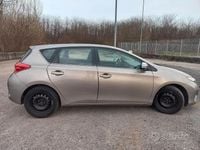 Usata Toyota Auris 2013 Marrone Berlina