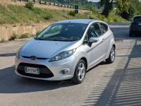 Usata Ford Fiesta Titanium 71 CV (52 kW) 2012 Argento Berlina