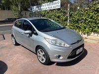 Usata Ford Fiesta Titanium 97 CV (71 kW) 2012 Grigio Utilitaria