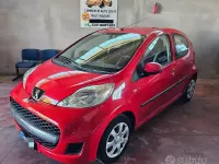 Usata Peugeot 107 Access 68 CV (50 kW) 2011 Rosso Utilitaria