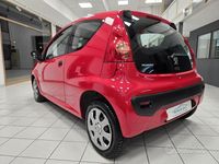 Usata Peugeot 107 68 CV (50 kW) 2010 Rosso Utilitaria