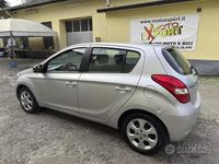 Usata Hyundai i20 Edition 75 CV (55 kW) 2012 Grigio Utilitaria