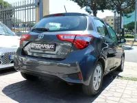 Usata Toyota Yaris Hybrid Style 73 CV (53 kW) 2019 Dark grey Berlina