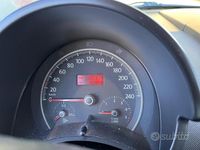 Usata VW New Beetle 105 CV (77 kW) 2008 Bianco Utilitaria