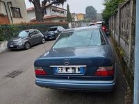 Usata Mercedes E200 1993 Blu Berlina