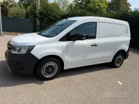 Usado Renault Kangoo 95 CV (69 kW) 2022 Blanco Monovolumen