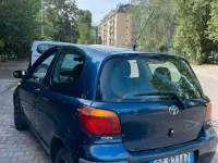 Usata Toyota Yaris 65 CV (47 kW) 2003 Bluazzurro Utilitaria