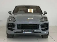 Usata Porsche Cayenne 354 CV (260 kW) 2023 Grigio artico SUV