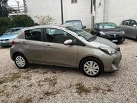 Usata Toyota Yaris Active 89 CV (65 kW) 2014 Marrone Berlina