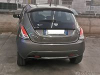 Usata Lancia Ypsilon 90 CV (66 kW) 2016 Grigio Utilitaria