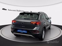 Usata VW T-Roc Life 150 CV (110 kW) 2023 Grigio indyum/tetto nero SUV
