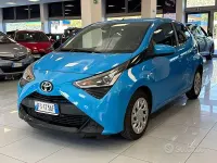 Usata Toyota Aygo X-play 72 CV (52 kW) 2018 Blu Utilitaria
