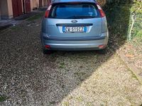 Usata Ford Focus 125 CV (91 kW) 2005 Blu Utilitaria