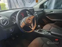 Usata Mercedes B180 109 CV (80 kW) 2015 Nero Monovolume