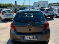 Usata Toyota Yaris Sol 69 CV (50 kW) 2009 Grigio Utilitaria