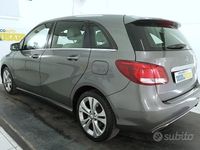 Usata Mercedes B220 184 CV (135 kW) 2015 Grigio metallizzato Monovolume