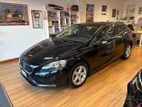 Usata Volvo V40 Momentum 115 CV (84 kW) 2014 Nero Berlina