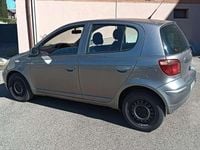 Usata Toyota Yaris 65 CV (47 kW) 2004 Argento Utilitaria